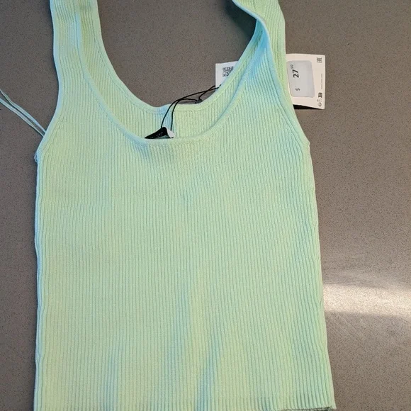 Maroon Ribbed Knit Cropped Top - Picture 5 of 5